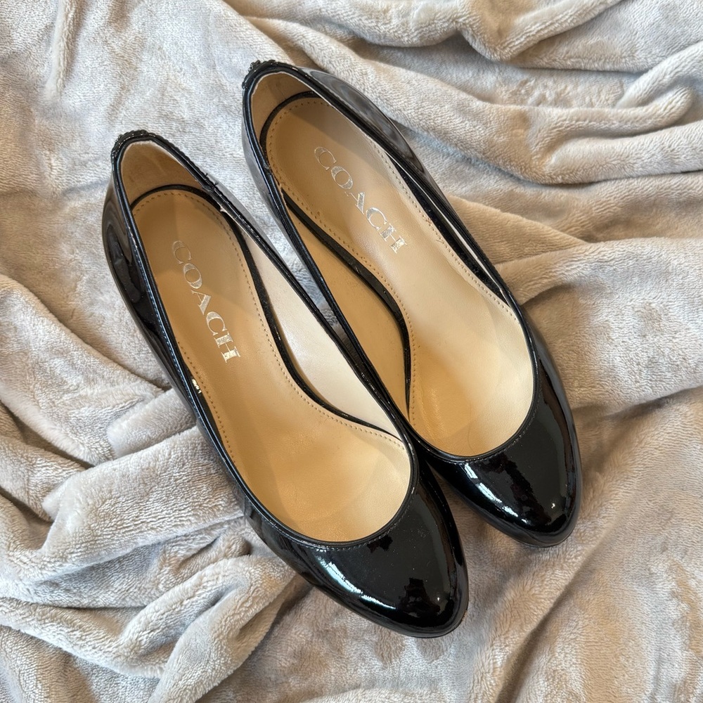 Coach Devon Black Patent Leather Heels Size 5B (EUR 35)